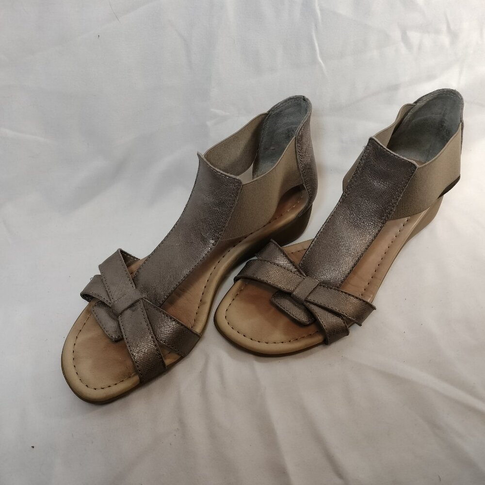THE FLEXX Metalic Leather T-bar Sandals - Picture 2 of 8